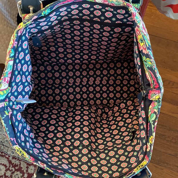 Vera Bradley zipper top tote bag with leather straps - Picture 4 of 7